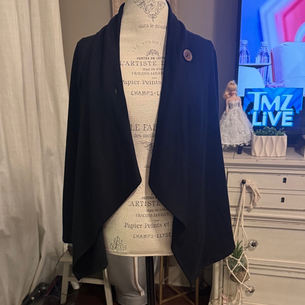 Bobeau Black Women's Poncho with Button Detail size small - Picture 6 of 9